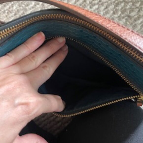 Fossil Crossbody in Coated Leather with Textured Key Pattern - Picture 6 of 10